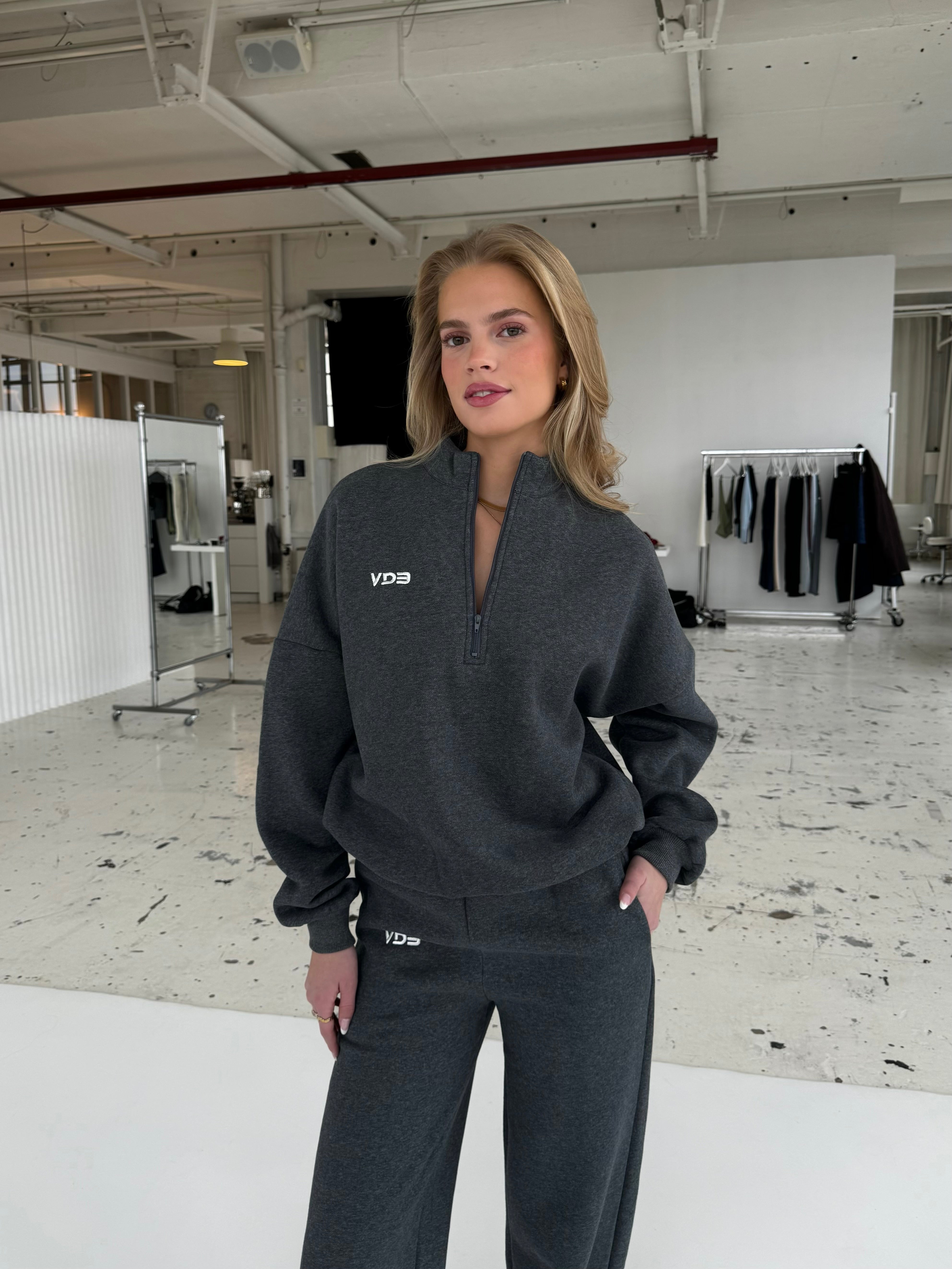 VDB zipper sweatshirt - mørk grå meleret