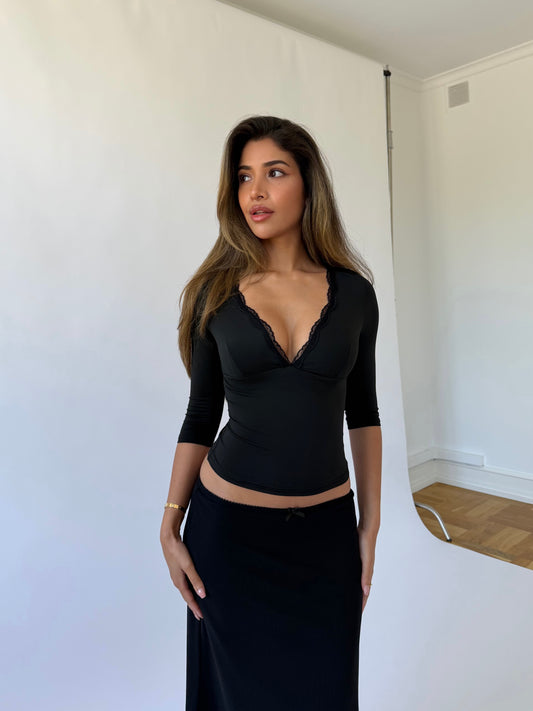 Quarter sleeve lace top - black
