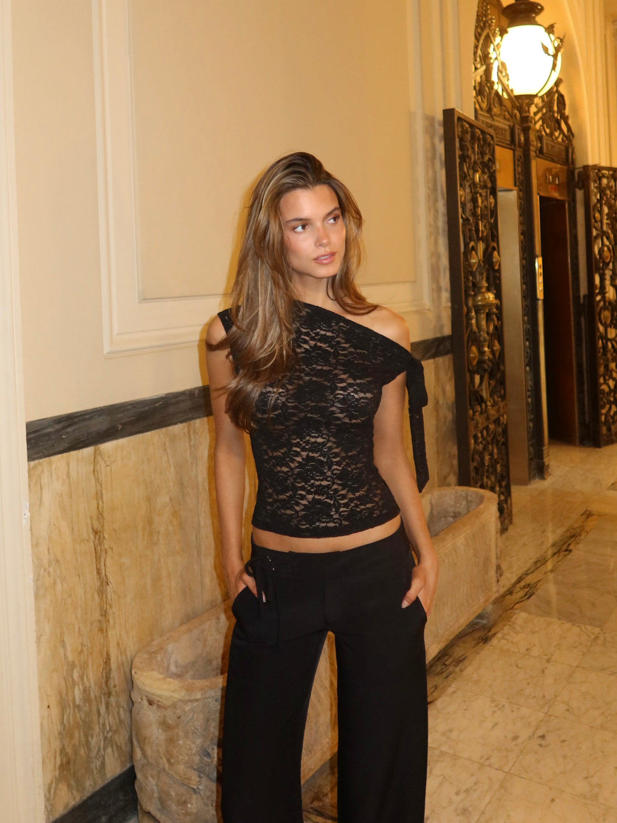 Noa lace top - sort (forudbestilling)