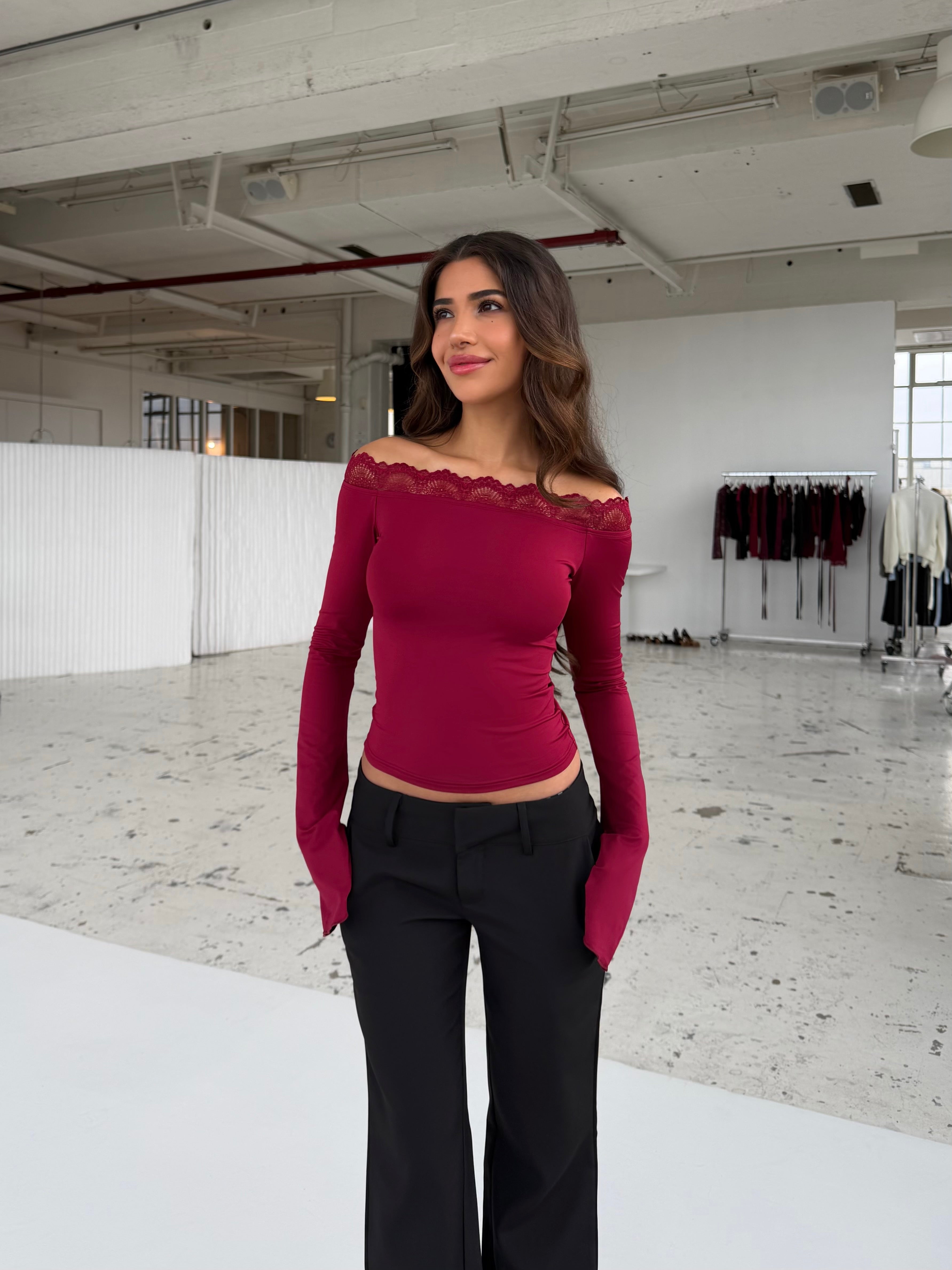 Bari basic lace top - mørk rød (forudbestilling)