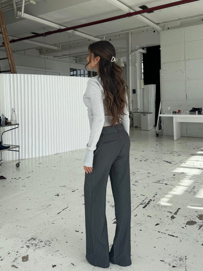 Button low waist bukser - mørk grå stribet