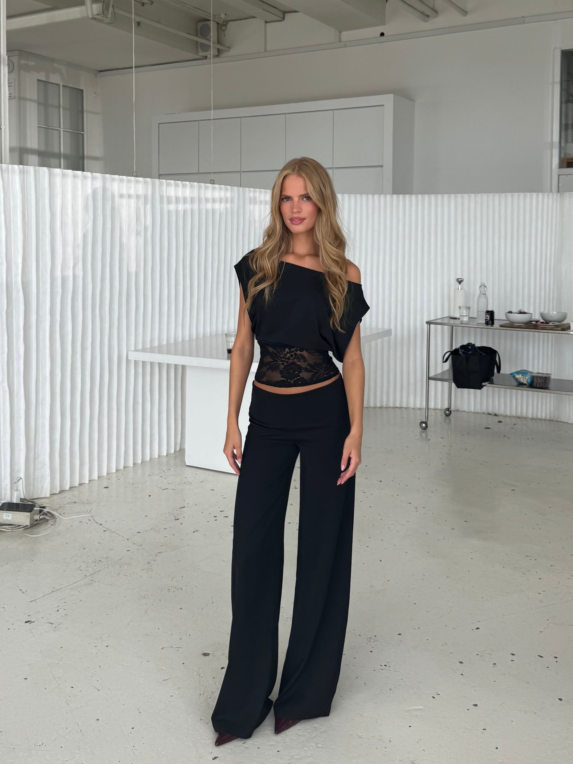 Hera basic lace top - sort