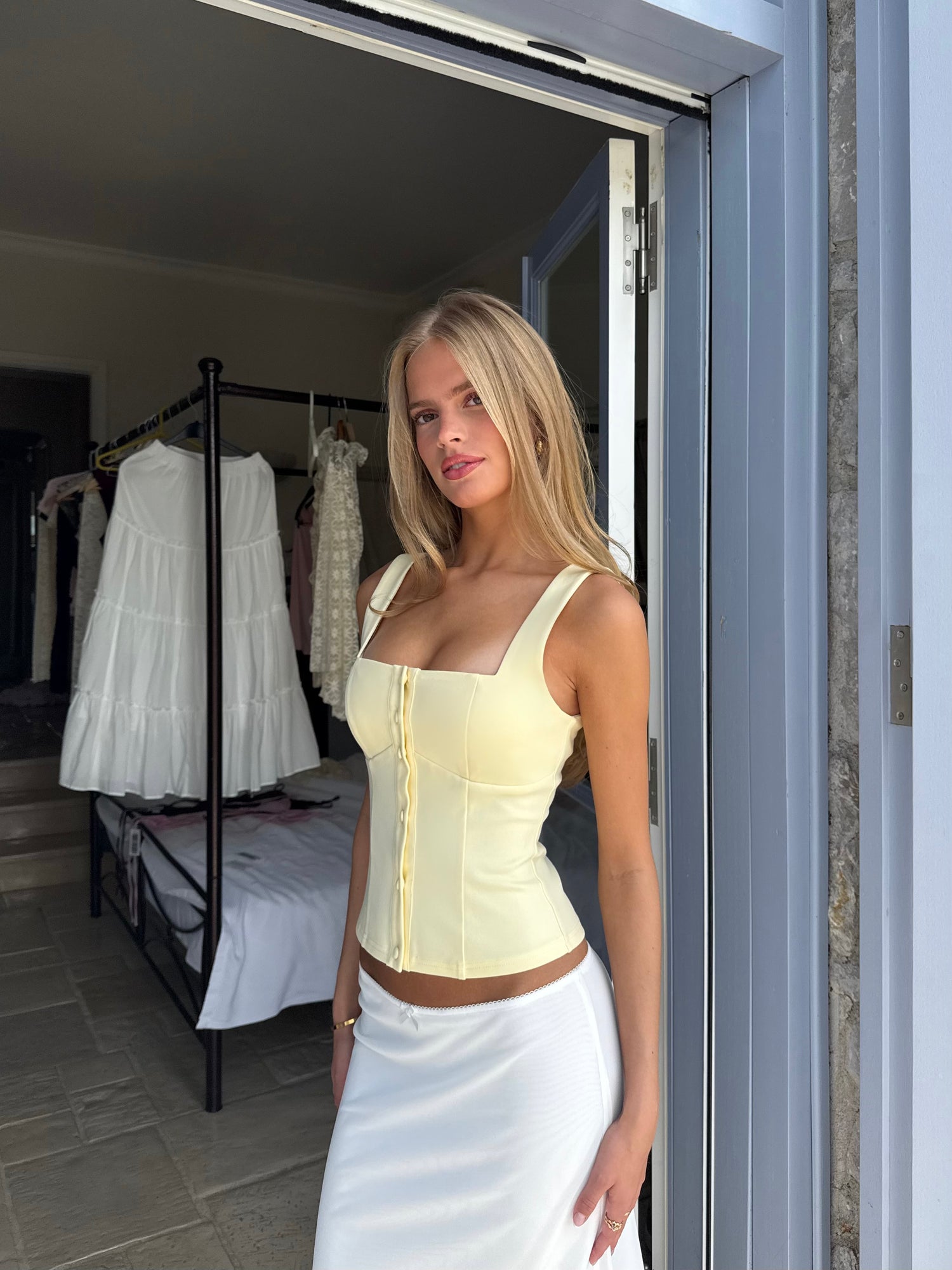 Beba button top - lys gul