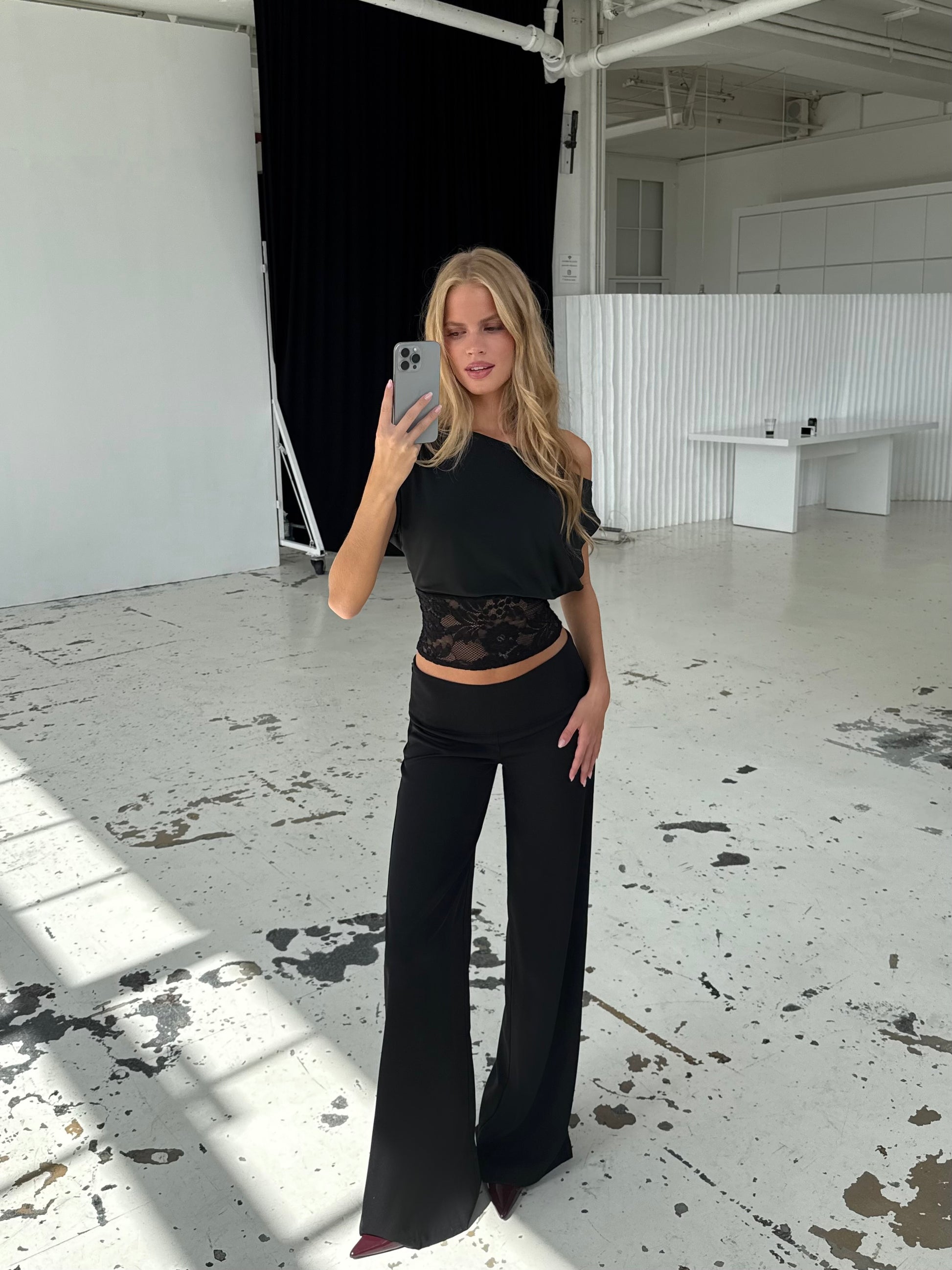 Hera basic lace top - sort