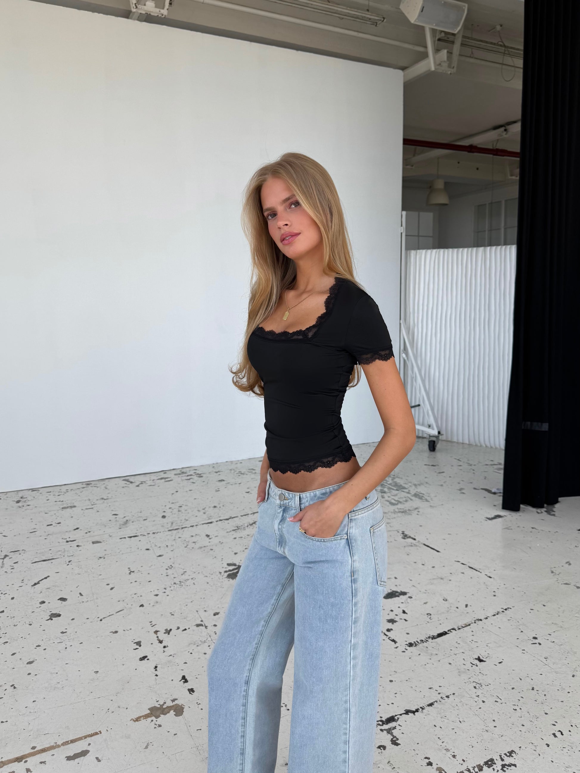 Blair basic lace tee - sort