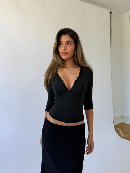 Quarter sleeve lace top - black